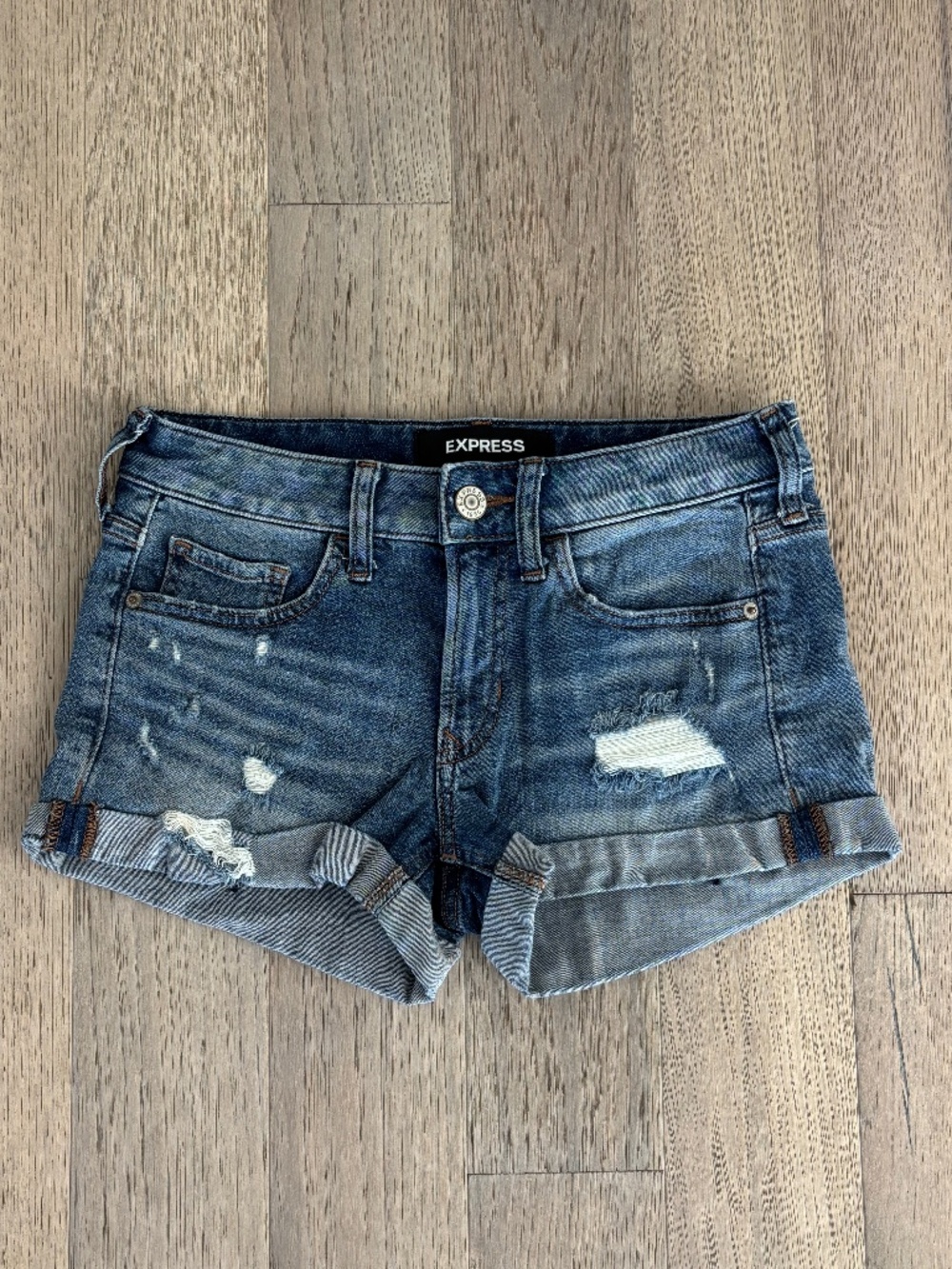 Express Shortie Relaxed Low Rise Shorts - Distressed Denim Size 00 - Picture 2 of 9